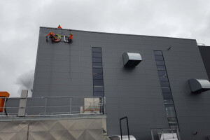Skyproff OÜ Üldehitus, köis-ligipääsuga tööd, logo paigaldus, reklaami paigaldus