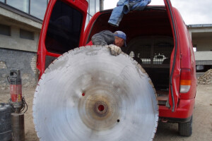 DUUBEL D OÜ Teemantpuurimine ja -saagimine, seinasaega lõikamine kettaga 600-1200 mm, avade lõikamistööd