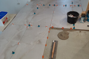 Working OÜ Plaatimistööd, põranda hüdroisolatsioon, põranda plaatimine, põranda plaatimistööd