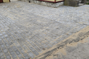 T & P EHITUS GRUPP OÜ Tänavakivide paigaldus