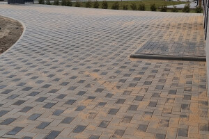 T & P EHITUS GRUPP OÜ Tänavakivide paigaldus