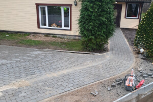 T & P EHITUS GRUPP OÜ Tänavakivide paigaldus