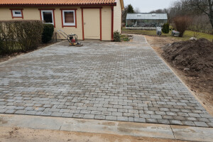 T & P EHITUS GRUPP OÜ Tänavakivide paigaldus