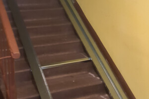 Skamet OÜ Metallitööd, invatee trepi peale, 