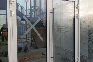SPETSMET OÜ Klaasimistööd, klaasuksed, klaasuksega klaassein, klaasfassaadid