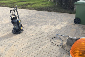 My Property OÜ Puhastusteenused, tänavakivide puhastus, tänavakivide survepesu, platside puhastus