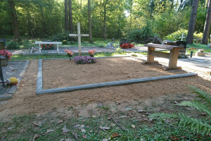 TIIGRE TEENUSED OÜ Haljastustööd, kalmistu hooldus; kalmistu korrashoid; hauaplatside hooldus; hauaplatside korrashoid; hauapiirded; hauapiirete paigaldamine