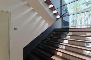 ALUFER OÜ Klaasimistööd, trepilahendused, klaasist trepipiirded, klaasimine