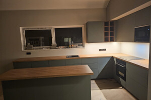 DE MÖÖBEL OÜ Mööbli kokkupanek ja paigaldus