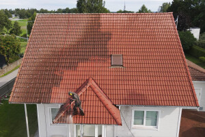 KAUNIS KATUS OÜ Katusetööd, katuste puhastus survepesuriga, kivikatuste pesu, kivikatuste puhastamine