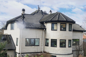 KAUNIS KATUS OÜ Survepesu, katuste puhastus survepesuriga, kivikatuste pesu, kivikatuste puhastamine