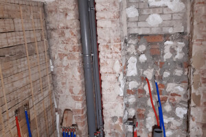 VEDOKASTROI OÜ Vannitubade remont, plaatimistööd; plaatimine; vannitubade remont; siseviimistlus