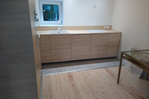 EHITUS- JA PUUSEPPMEISTER OÜ Mööbli kokkupanek ja paigaldus