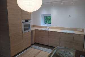 EHITUS- JA PUUSEPPMEISTER OÜ Mööbli kokkupanek ja paigaldus