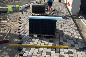 RAKS EHITUSTEENUS OÜ Tänavakivide paigaldus, tänavakivide pagaldustööd, tänavakivide paigaldamine, tänavakivide paigaldusega