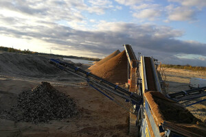 KAEVETEHNIKA OÜ Kaevetööd, täitepinnas, täitepinnase vedu, täitepinnaste vedu