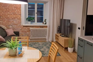 K&R-PUHASTUS OÜ Puhastusteenused, eramaja puhastusteenus, eramajade koristus, eramute hoolduskoristus