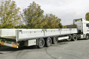 Abiveod OÜ , transporditeenused, poolhaagis, veos