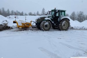 DEVIA OÜ DEVIA, lumelükkamine, lumekoristus, lumetõrje traktoriga