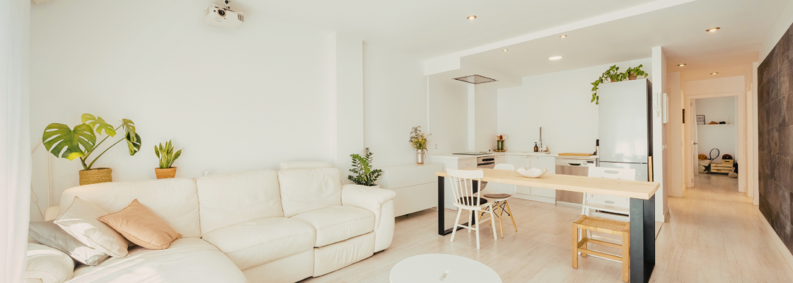 avatud köök elutuba akustika, köök elutuba ventilatsioon, kuidas vähendada köögilõhna, avatud köögi akustika, köök elutuba planeering, köögi kubu võimsus, akustilised paneelid kodus