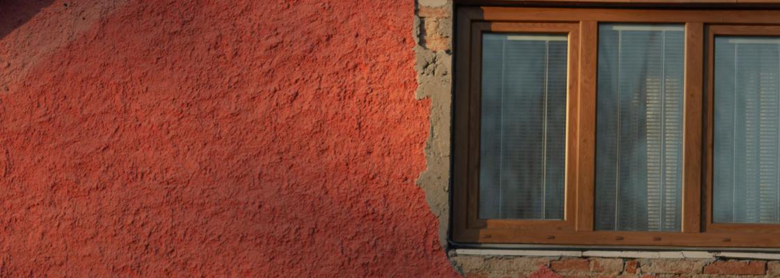 fassaadikahjustused, fassaadi parandamine, maja fassaadi hooldus, ilmastikukindel fassaad, maja renoveerimine, fassaaditööd, fassaadi pesu, fassaadi värvimine, niiskuskahjustused, hallitus fassaadil