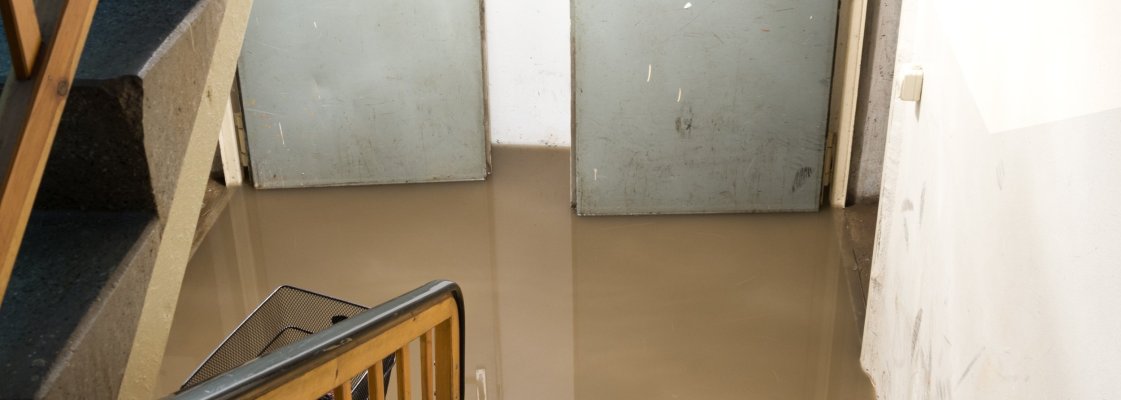 vesi keldris, keldrisse tunginud vesi, üleujutatud kelder, liigvesi keldris, keldri kuivatamine, niiskus keldris