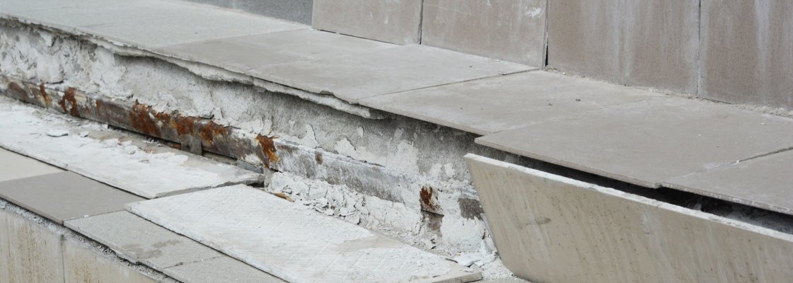 Betoontrepi renoveerimine, betoonist välistrepi parandamine, pragunenud betoontrepi taastamine, betoontrepi lammutamine, betooni valamine, betoontrepi valamine, betoontrepi libedusetõrje, betoontreppide parandamine