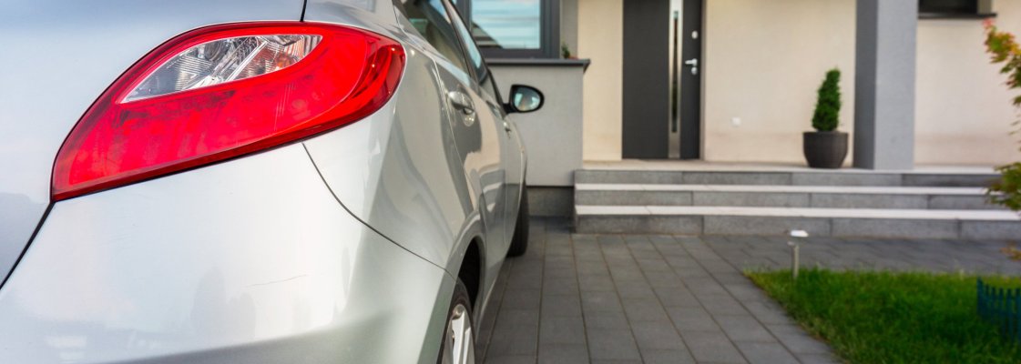 sissesõidutee, tänavakivid, tänavakividest sissesõidutee, asfalt, betoon, betoontee, asfalttee rajamine, millest teha sissesõidutee, murukivi, killustiktee