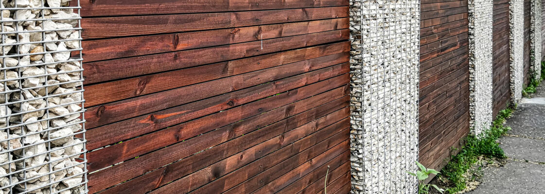 mürasummutav aed, müratõkkesein, liiklusmüra vähendamine, mürakaitse aias, tänavamüra lahendused, müratõkke materjalid, heliisolatsioon aias, müratõkke ehitamine, vaiksem hoov, liiklusmüra kodus