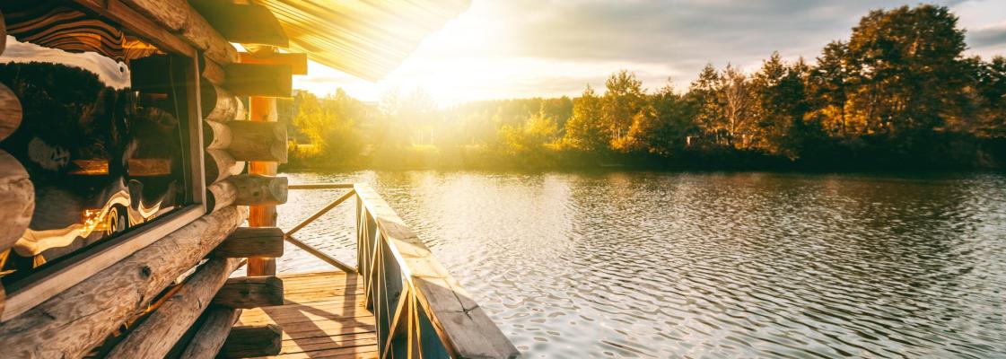 vesiehitus, ujuvsaun, saun parvel, parvsaun, ujuvmaja ehitus, veepealne ehitus, pontoonsaun, ujuvplatvorm, saun järvel, saun järve ääres, ujuvterrass, majake järvel, ehitus vee peale, järvemaja, ujuvrajatis