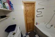 bathroom 1.jpg