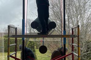 Klaaspaketi tagasi paigaldus Eesti kunsti tuppa saamisel.jpg