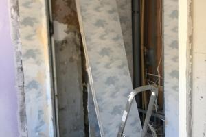 Tulemus enne22 - seinaosa taastamine, tapeedi eemaldamine ja magamistoa seinte ja lae värvimine.JPG