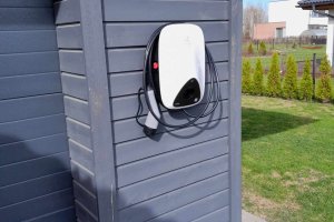 Schneider EVLink elektriauto kodulaadija paigaldus, Tartu maakond, Kambja vald.jpg