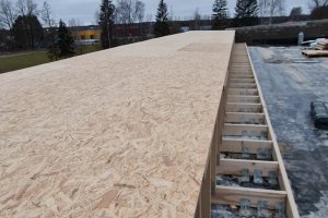 Katusefermide paigaldamine ja OSB-iga katmine.jpg