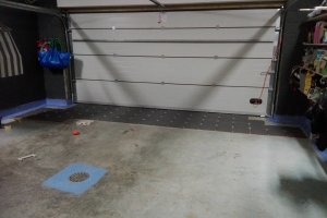 Garaazi põranda plaatimine.jpg