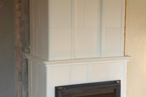 Kamin, Savitoni ahjupottidest(murtud valge).jpg