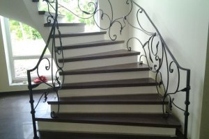 Keerdtrepi piire 003.jpg