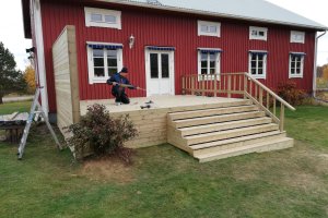 Puidust terassilaua paigaldus.jpg