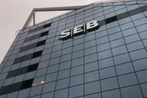 SEB 23-nda korruse klaaspakettide vahetus.jpg