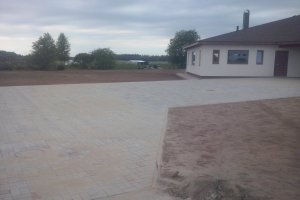 Tartu - Tänavakivi paigaldus + haljastus 4.jpg