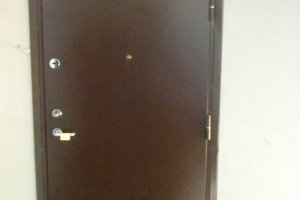 Sindi kooli 2b, korter välisuks metallist (1).JPG