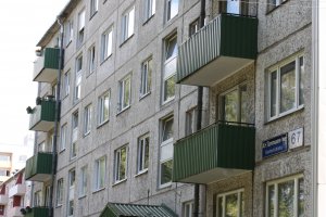 Tallinn, A.H.Tammsaare tee 67, paneelelamu vuukide renoveerimine.JPG