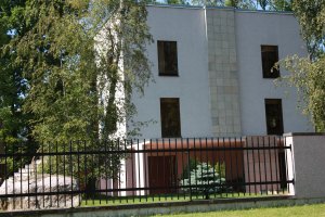 Tallinn, Vahtramäe tee 5, fassaadi soojustamine, krohvimine ja vihmavee plekkide paigaldamine.JPG