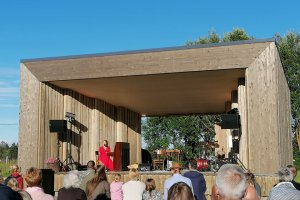 Valmis Jaanihanso laululava.jpg