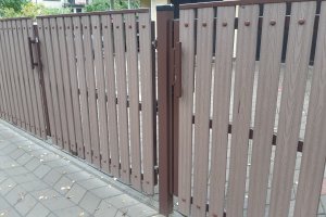 WPC V vertikaallaudis tiib- ja jalgvärav Nõmme Tallinn Harjumaa 1.jpg