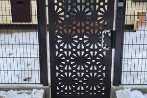 Erilahendusega jalgvärav.jpg