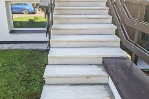 Välistrepi katmine harjatud betoonplaatidega Tallinnas_-6.JPG