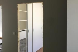 Uste eemaldamine ja koridori seinte ja lagede värvimine.JPG