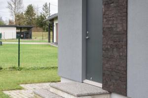 Kõrvalukse trepi katmine pesubetoonplaatidega Harjumaal.jpg